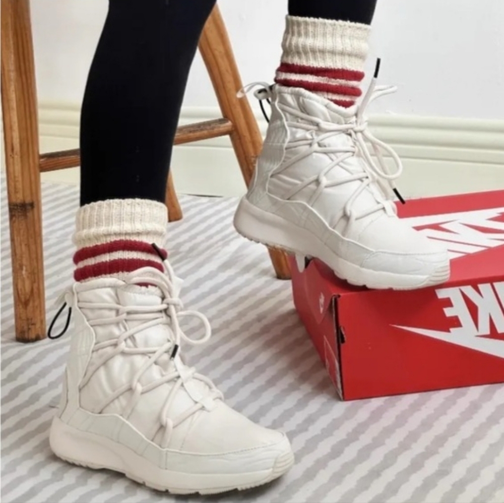 Nike Women's Tanjun High Rise Phantom Boots Size 8 NWOB - Picture 2 of 9